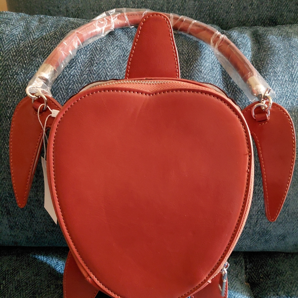 Unique Turtle-Shaped Handbag - image 3